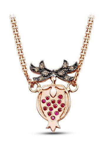 hediyeniz: Kadına hediye denince akla gelen ilk şey, değerli taşlar ve